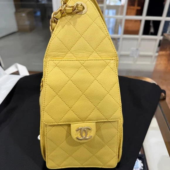 Chanel 25 Small in Yellow - Picture 3 of 4